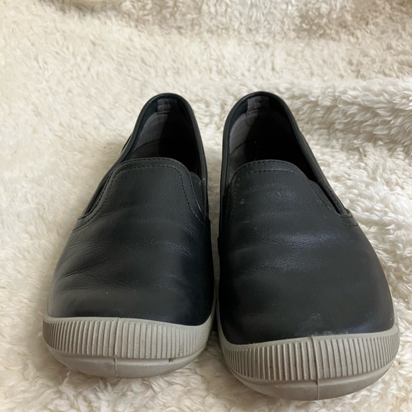 KEEN Black Leather Lorelai Slip-On Sneaker Size 6 - Picture 7 of 9